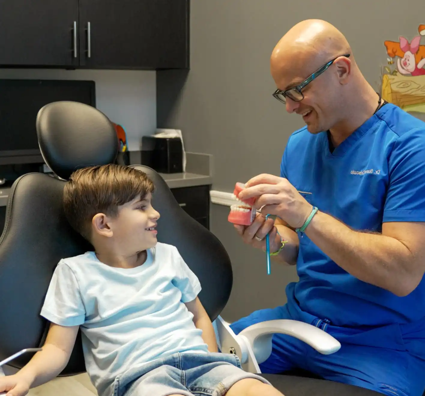 Dentist should teeth mold to child
